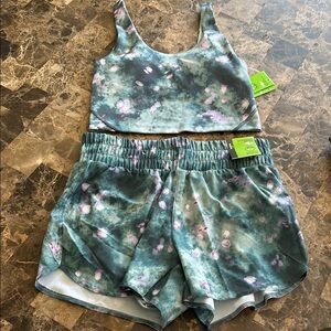 🆕 NWT Floral Sports Bra and Shorts Set size XS
